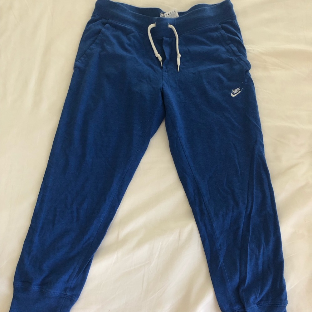 Blue Nike mid-calf cropped pants